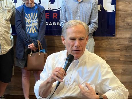 Gov. Abbott at Fuentes Cafe in San Angelo Oct. 26, 2022 (LVE! Photo/Yantis Green)